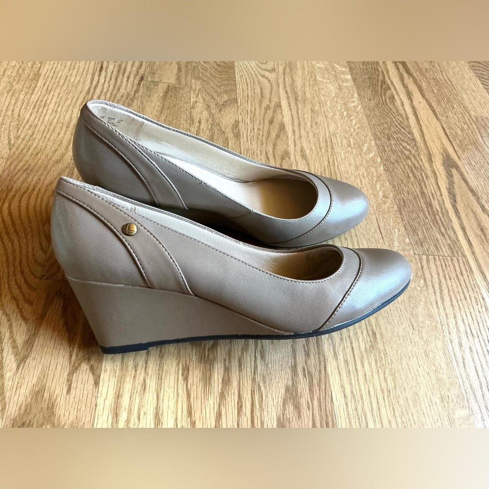 Elegant low wedge pumps NEW 🌷🌷